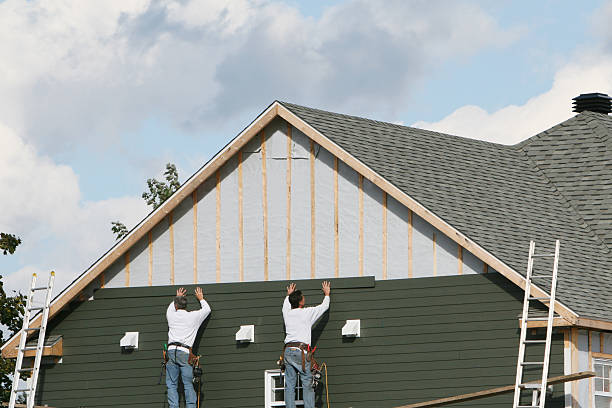 Professional Siding technician working in Wood Dale, IL